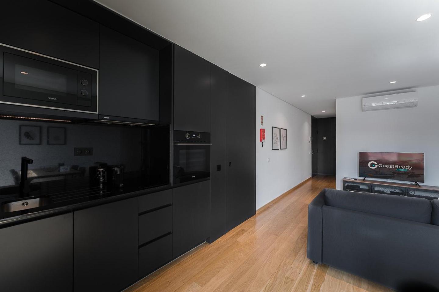 Апартаменты Guestready - Poet'S Modern Retreat Порту Экстерьер фото